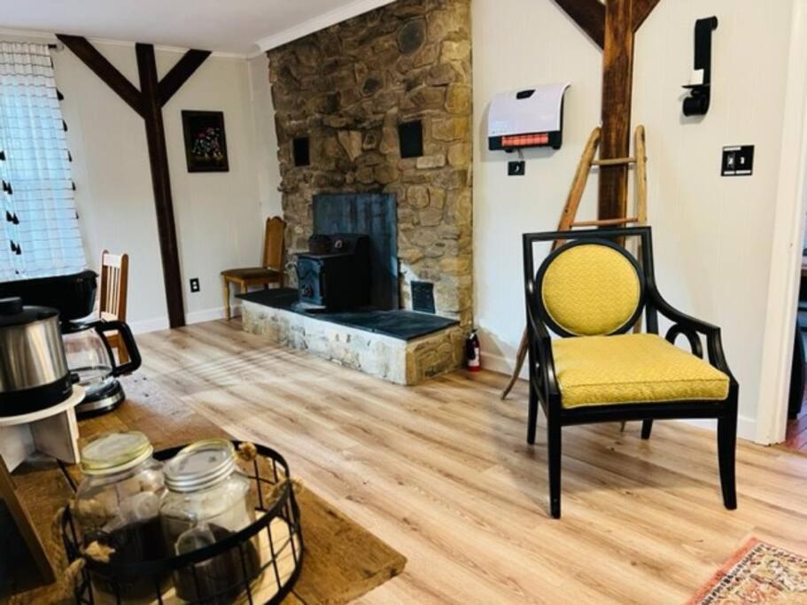Mountain Lake Retreat - Hot Tub, Lake, Fire Pit, Wineries, Restaurant Harpers Ferry Exterior photo
