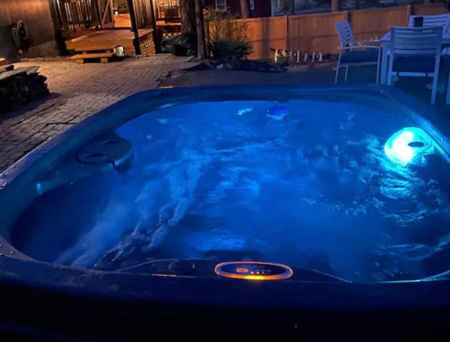 Mountain Lake Retreat - Hot Tub, Lake, Fire Pit, Wineries, Restaurant Harpers Ferry Exterior photo
