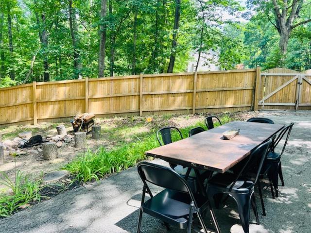 Mountain Lake Retreat - Hot Tub, Lake, Fire Pit, Wineries, Restaurant Harpers Ferry Exterior photo