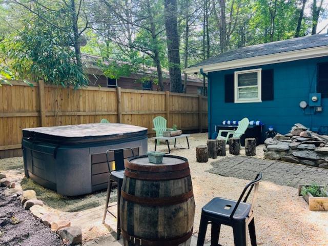 Mountain Lake Retreat - Hot Tub, Lake, Fire Pit, Wineries, Restaurant Harpers Ferry Exterior photo