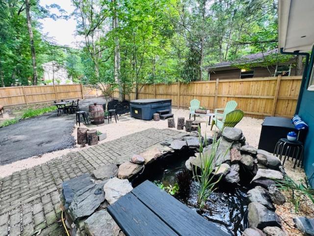 Mountain Lake Retreat - Hot Tub, Lake, Fire Pit, Wineries, Restaurant Harpers Ferry Exterior photo