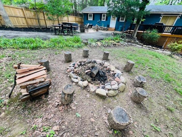 Mountain Lake Retreat - Hot Tub, Lake, Fire Pit, Wineries, Restaurant Harpers Ferry Exterior photo