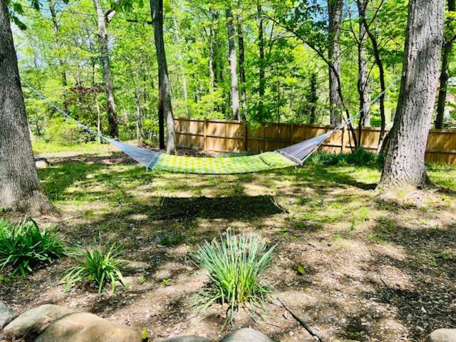Mountain Lake Retreat - Hot Tub, Lake, Fire Pit, Wineries, Restaurant Harpers Ferry Exterior photo