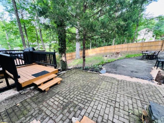 Mountain Lake Retreat - Hot Tub, Lake, Fire Pit, Wineries, Restaurant Harpers Ferry Exterior photo