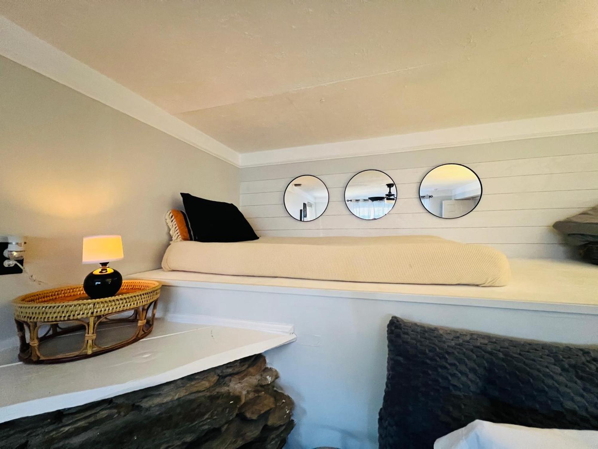 Mountain Lake Retreat - Hot Tub, Lake, Fire Pit, Wineries, Restaurant Harpers Ferry Exterior photo